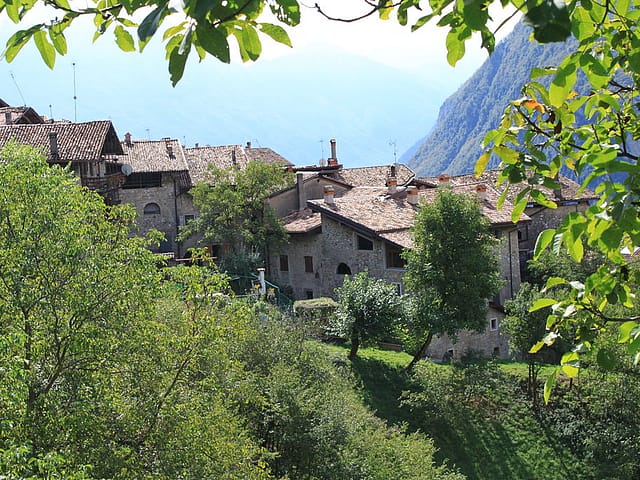 Borghi più belli in Trentino-Alto Adige (1): Canale di Tenno (TN)