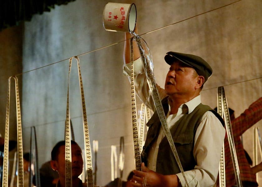 One second: Mr. Film pulisce la pellicola